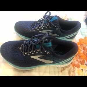Brooks sneakers ghost 10 size 7 blue green women